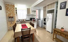Praia De Palmas, apartamento 2 quartos, completo próximo a praia e todo comercio
